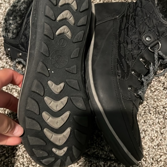 Snow boots size 7 - Picture 3 of 3